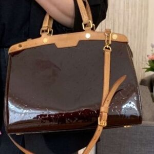 Beautiful Authentic Louis Vuitton Vernis 2 way bag